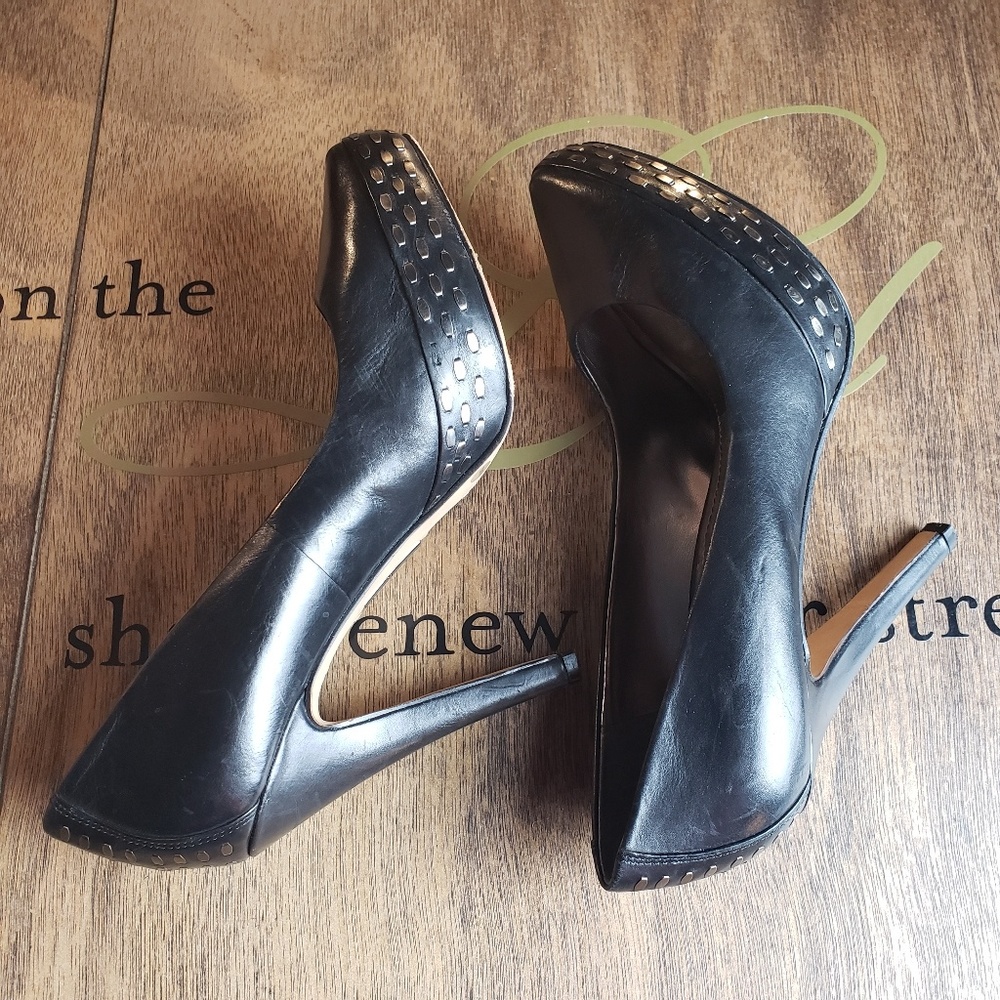 Vince Camuto Black Pumps